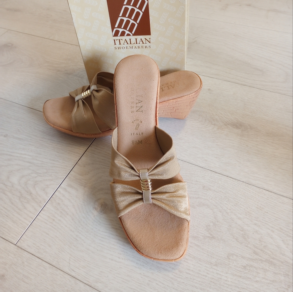 Italian Shoemakers Women's Gold Wedge Sandals